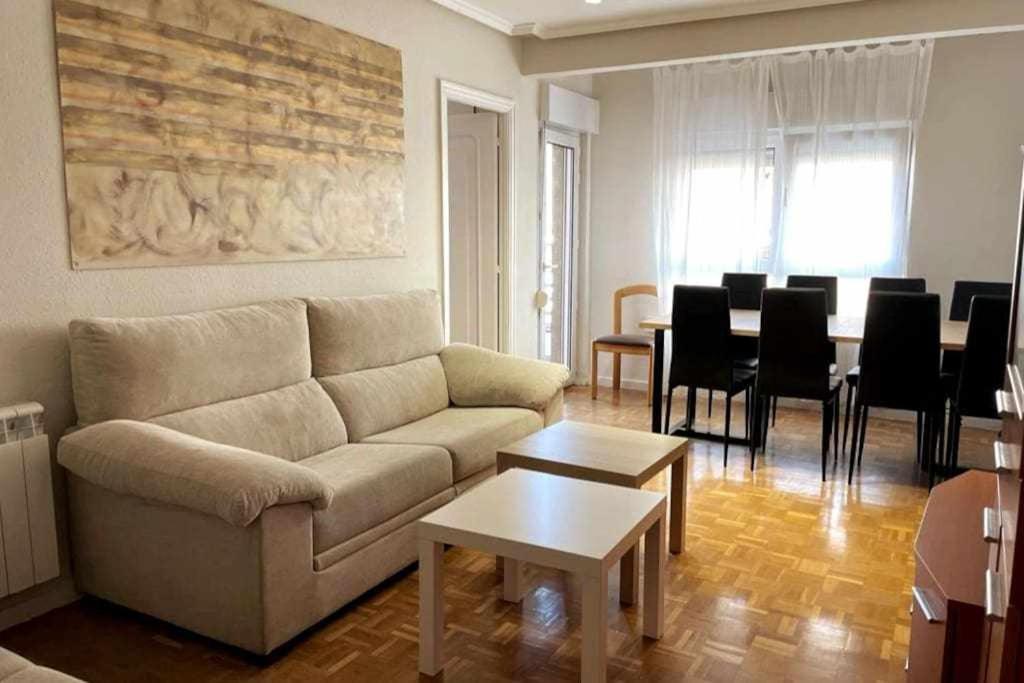 Oak Flat - 4 Habitaciones, 2 Banos, Terrazas- เลออน ภายนอก รูปภาพ